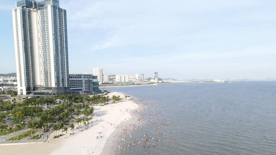 The beach in the Marina complex area.