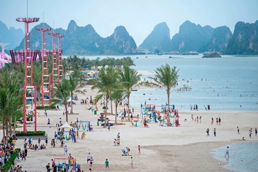 The Bai Tu Long Bay has many beautiful beaches for you to choose from.