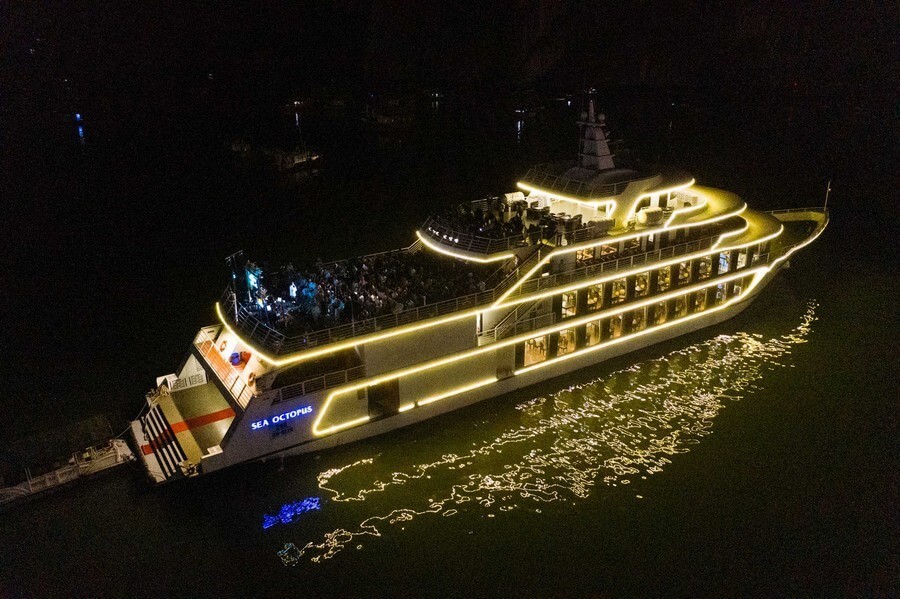 Dinner Cruise on Halong Bay