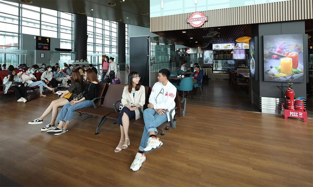 The dining and food service area at Van Don Airport