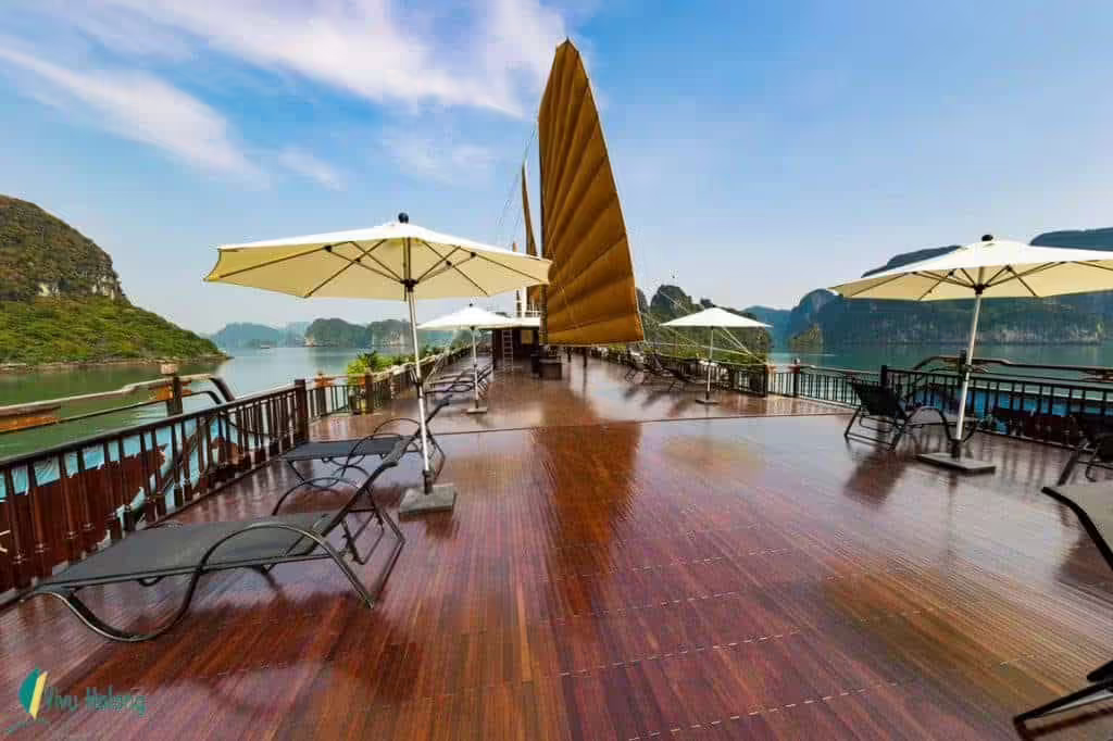 Sundeck Du thuyền La Regina Legend