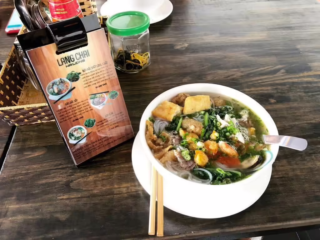 Nhà hàng quán ăn khu vực Bãi Cháy Hạ Long