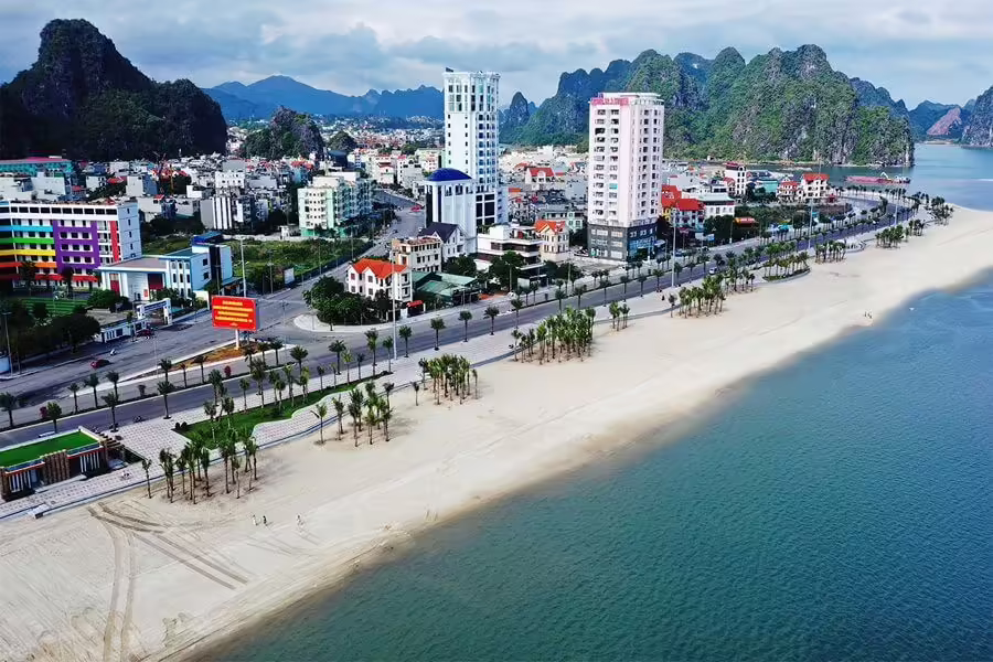 Bãi tắm Hòn Gai (Hạ Long)