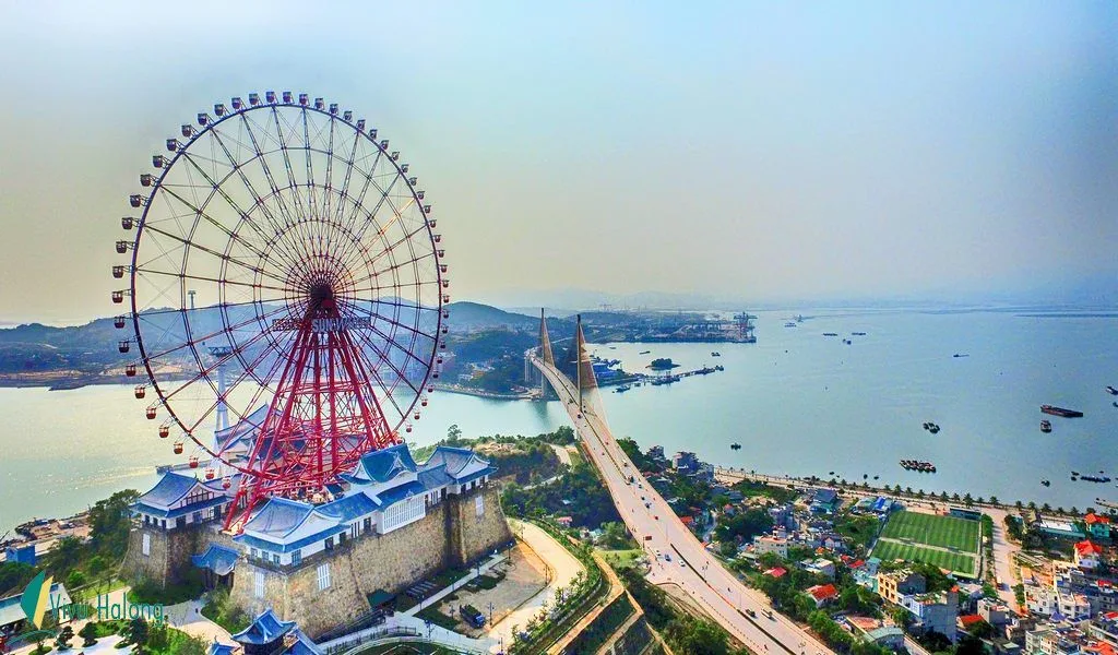 Bãi Cháy nhìn từ trên cao