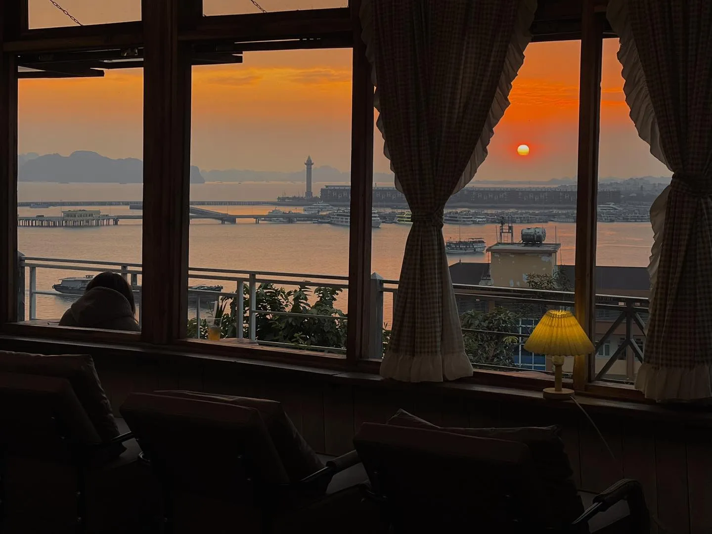 Ngắm hoàng hôn tại We Sân Chill Cafe 
