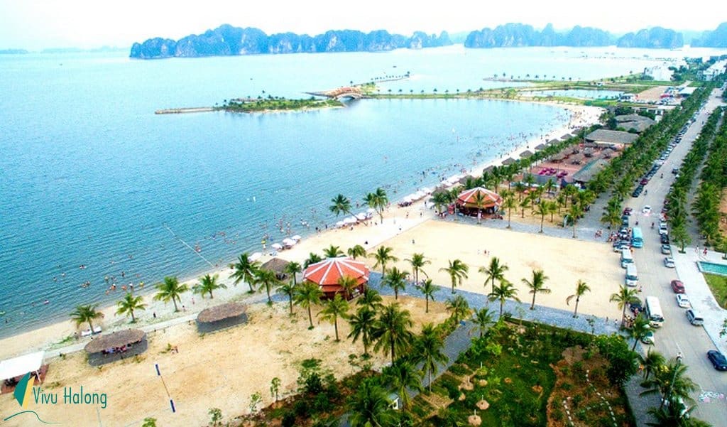 Beach on Tuan Chau island 