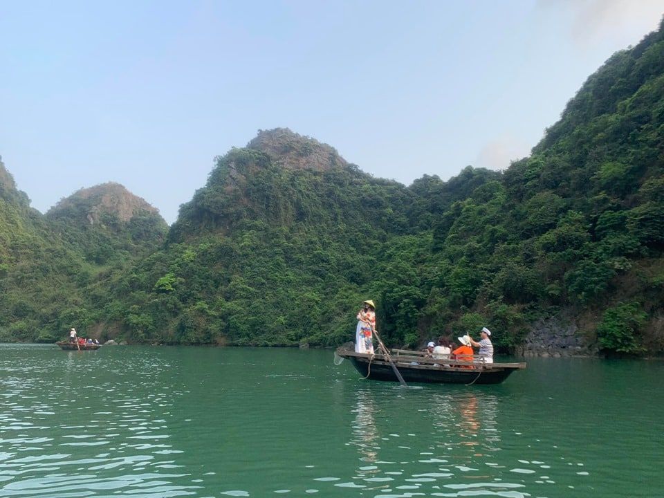 Đi đò nan thăm hang Tối, hang Sáng 