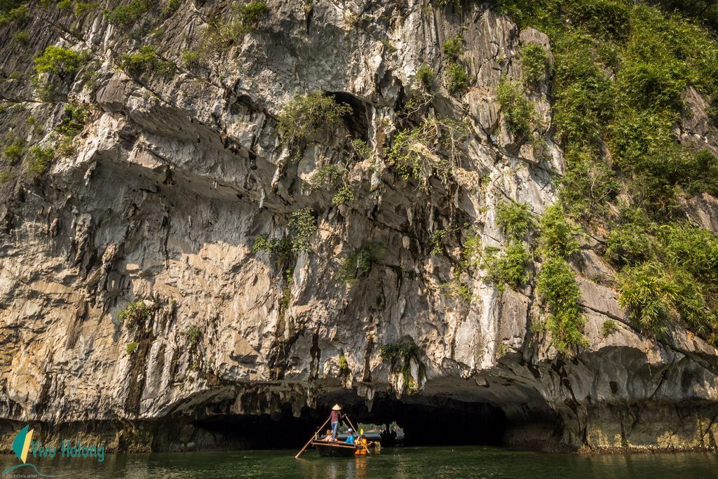 Local bamboo boat to visit Bright and Dark cave