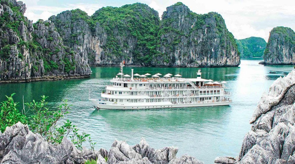 Auco cruise on Halong Bay