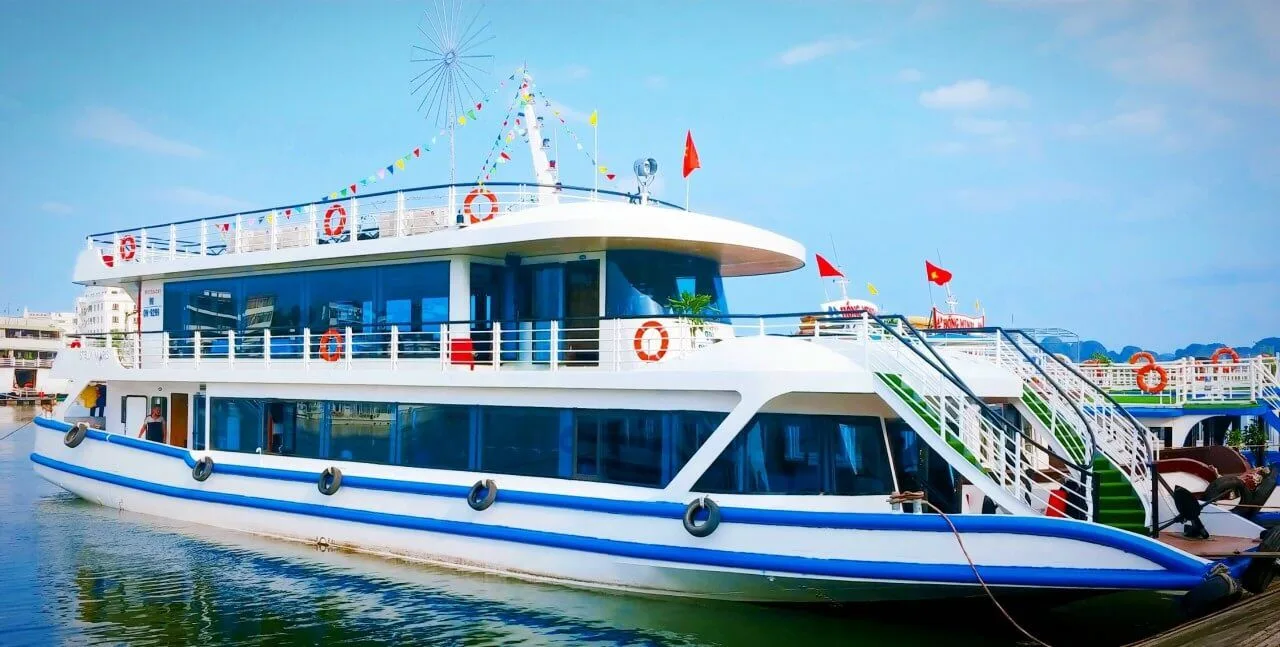 Tàu thăm vịnh 5 sao cao cấp