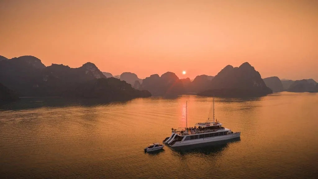 Du thuyền Catamaran