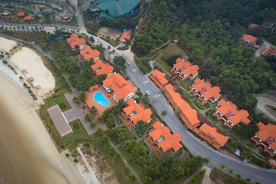 La Paz Resort Tuần Châu nằm bên bờ vịnh Hạ Long