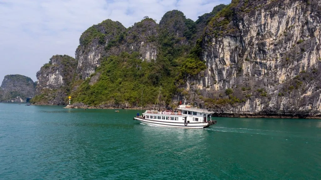Tour thăm vịnh Hạ Long 6 tiếng
