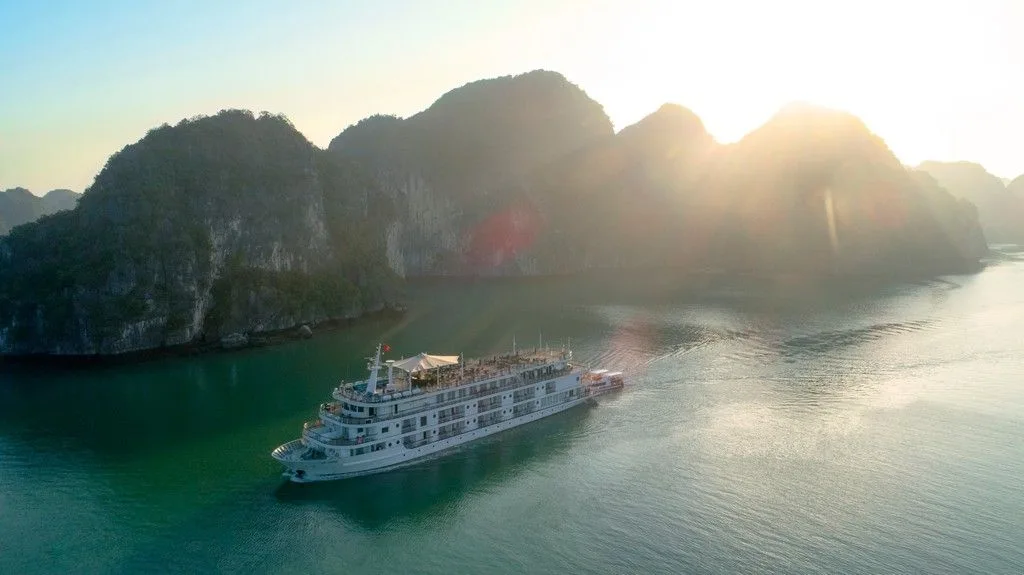 Du thuyền Paradise Grand trên Vịnh Lan Hạ