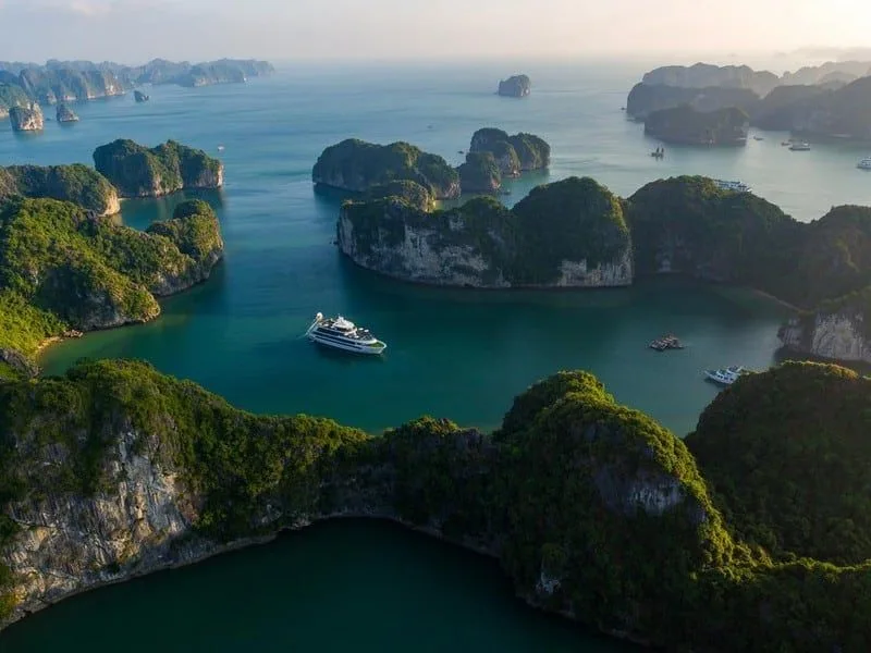 Du thuyền Stellar of the Sea trên Vịnh Lan Hạ