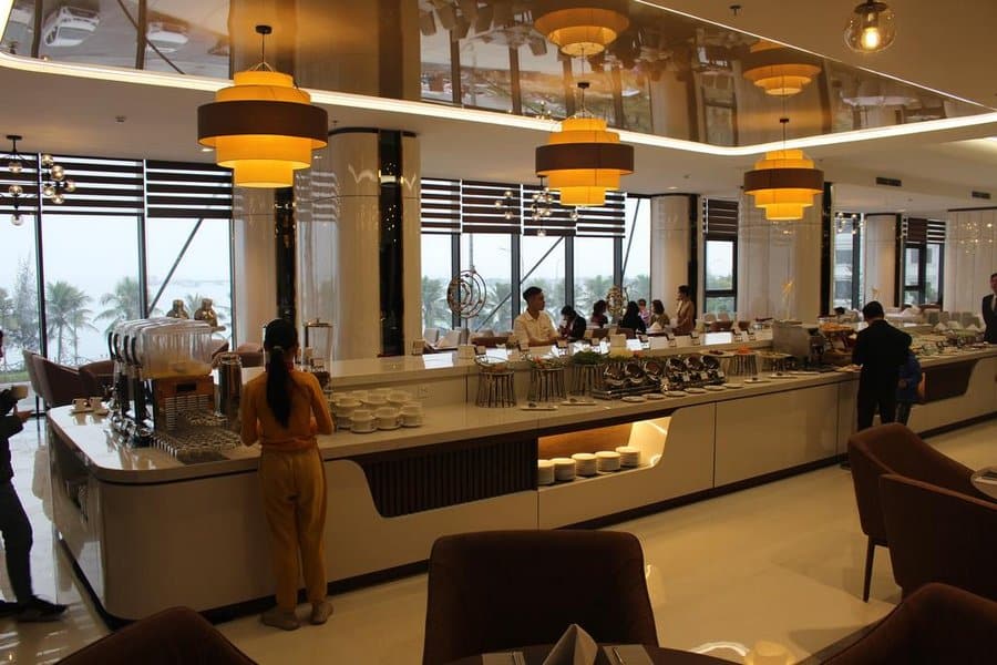 Nhà hàng Buffet phục vụ ăn sáng tại khách sạn 