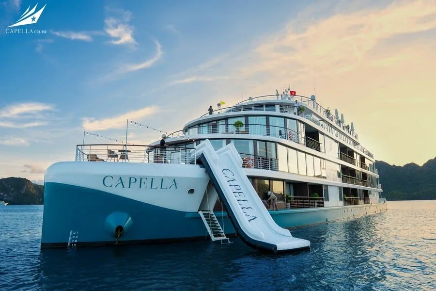 Máng trượt nước độc đáo trên Du thuyền Capella