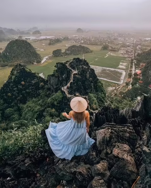 Check-in trên đỉnh núi Ngọa Long, Hang Múa