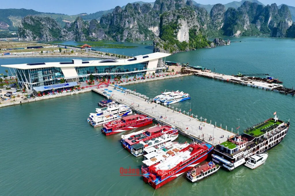 Cảng tàu quốc tế Ao Tiên - Vân Đồn 