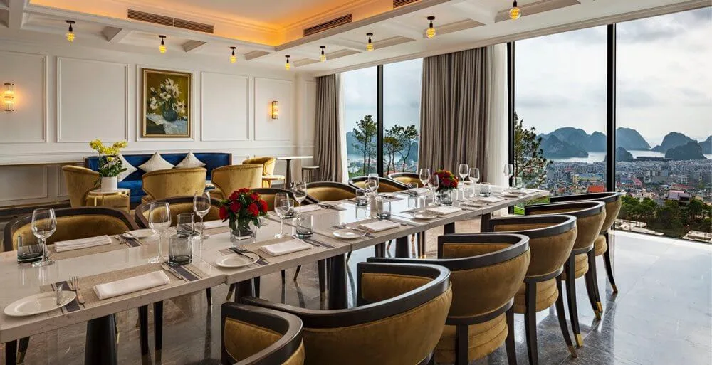 Nhà hàng với view tuyệt đẹp ra Vịnh Hạ Long