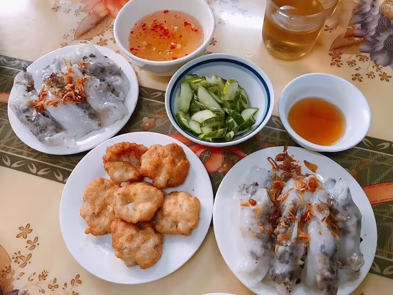 Bánh cuốn chả mực, đặc sản Hạ Long 