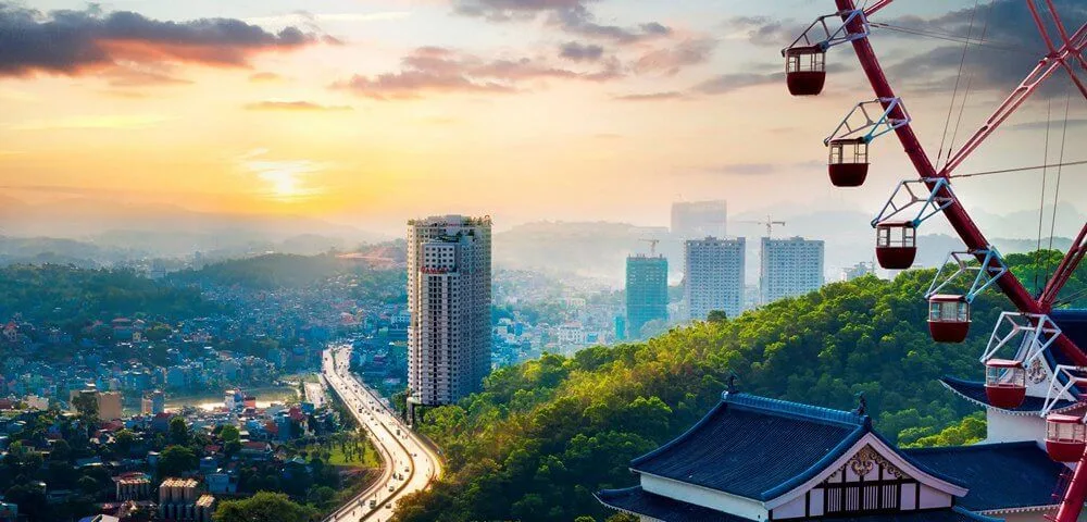 Ramada Hotel & Suite by Wyndham , nơi ngắm toàn cảnh Hạ Long từ trên cao