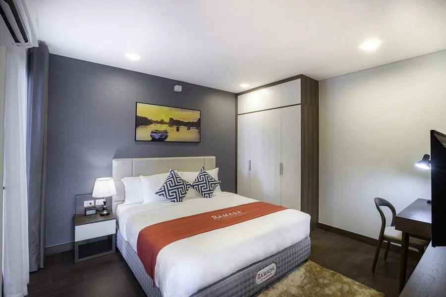 Phòng khách sạn Ramada Hotel & Suite by Wyndham