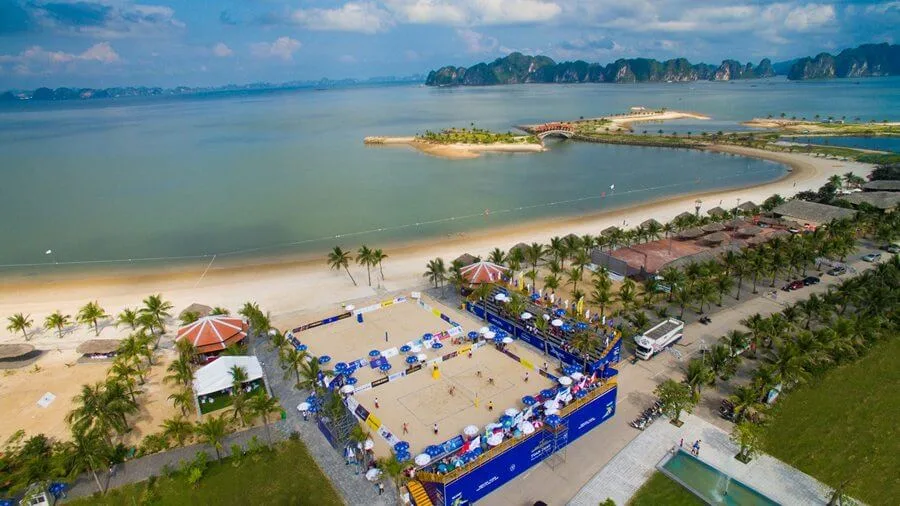 Bãi biển trên đảo Tuần Châu