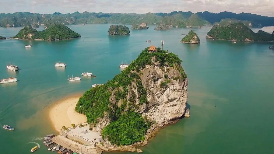Bãi tắm trên Đảo Titop