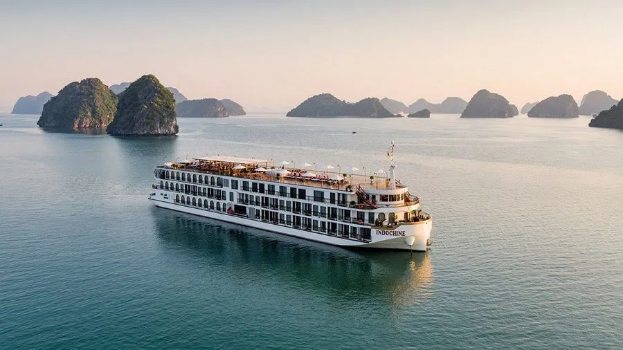 Du thuyền Indochine với tầng thượng rất rộng