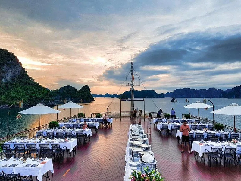 Không gian tổ chức hội thảo trên Du thuyền Hạ Long