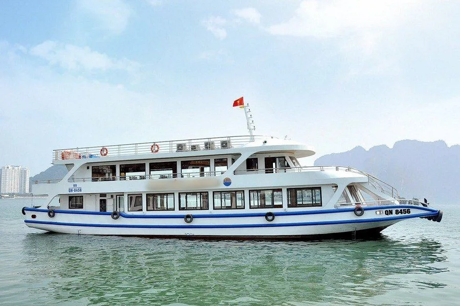 Tàu thăm vịnh Hạ Long 7 tiếng