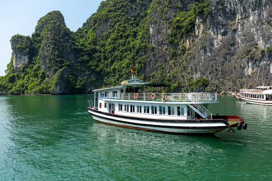Day boat cruising on Halong Bay