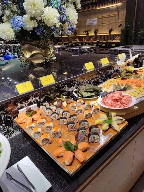 Buffet sushi tại buffet hải sản Tiến Quý