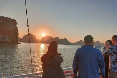 Tour tàu thăm vịnh Hạ Long buổi chiều (chương trình 4h & 6h)