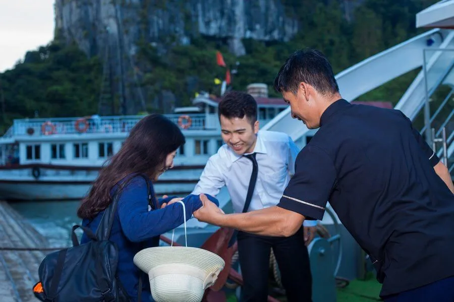 Staff and service on Alova Premium cruise