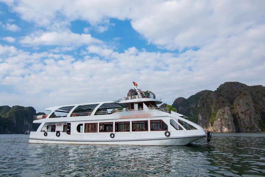 Alova Premium day cruise on Halong Bay 