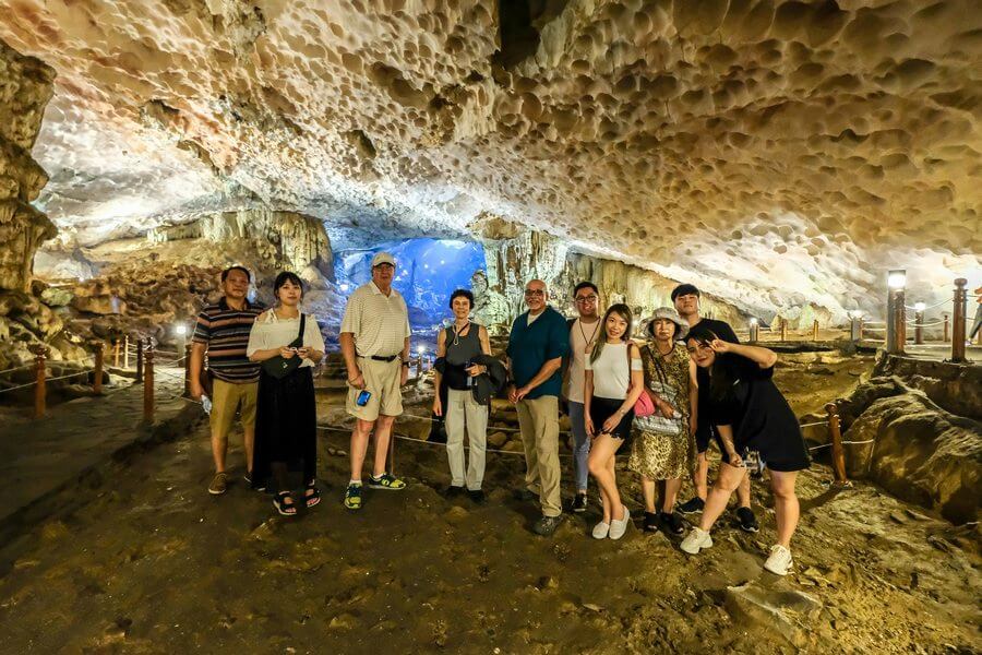 Travellers in Sung Sot cave, Halong Bay