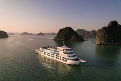 Halong Bay vs Lan Ha Bay: Which is the Perfect Cruise Experience for Your Vacation?