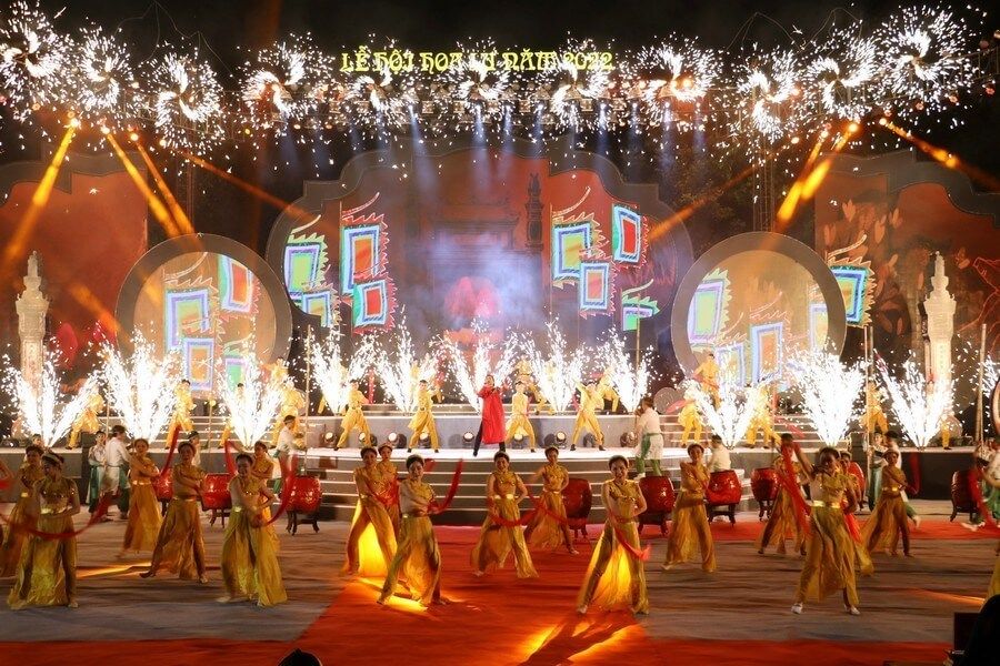 The opening ceremony of the Hoa Lu Festival.