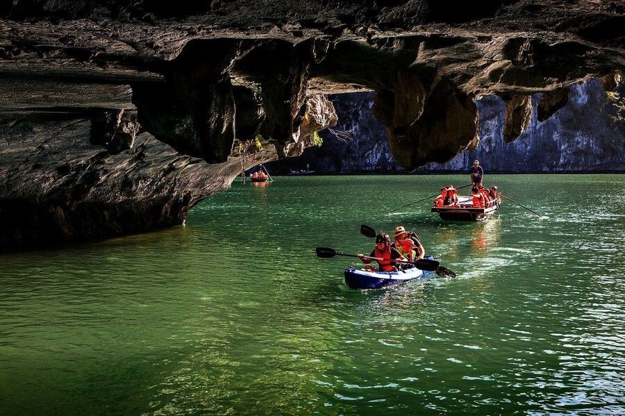 Bamboo Boat to Visit Bright Cave