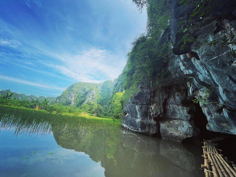 The natural beauty of the mountainous forest scenery of Buffalo Cave