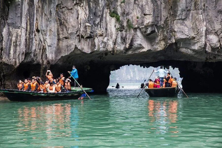 Bamboo boat ride in Halong Bay – the fascinating experience - Vivu Halong