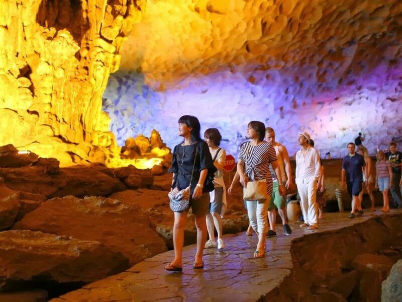 "Admire the beauty of the heavenly paradise within Thien Cung cave.