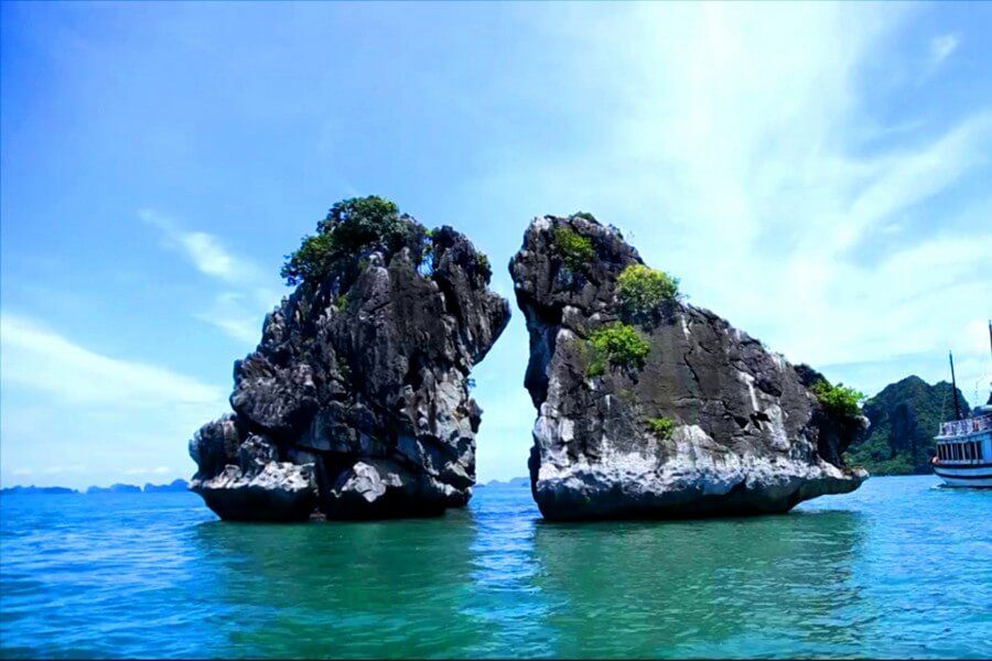 Fighting Cock Rock Islet- The symbol of Halong Bay