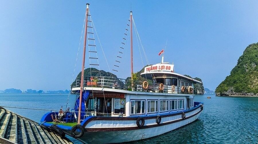 There are many choices when you come to Halong Bay.