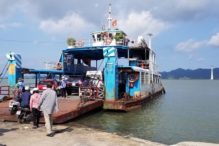 Cat Ba ferry