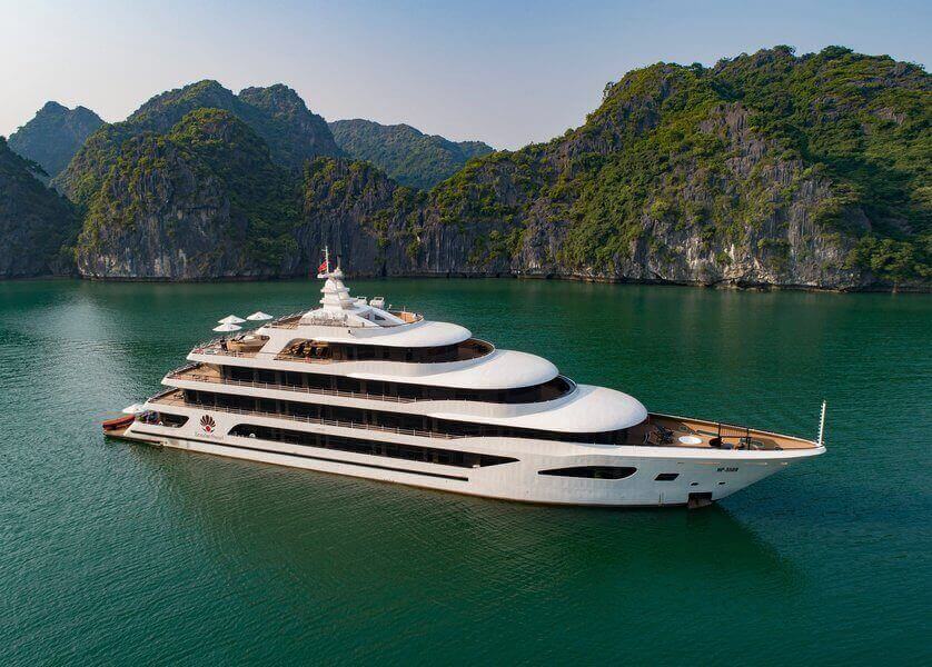 Lan Ha Bay large cruise 