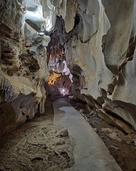 Explore Trung Trang cave Cat Ba