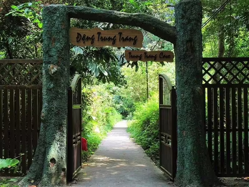 Trung Trang cave Cat Ba